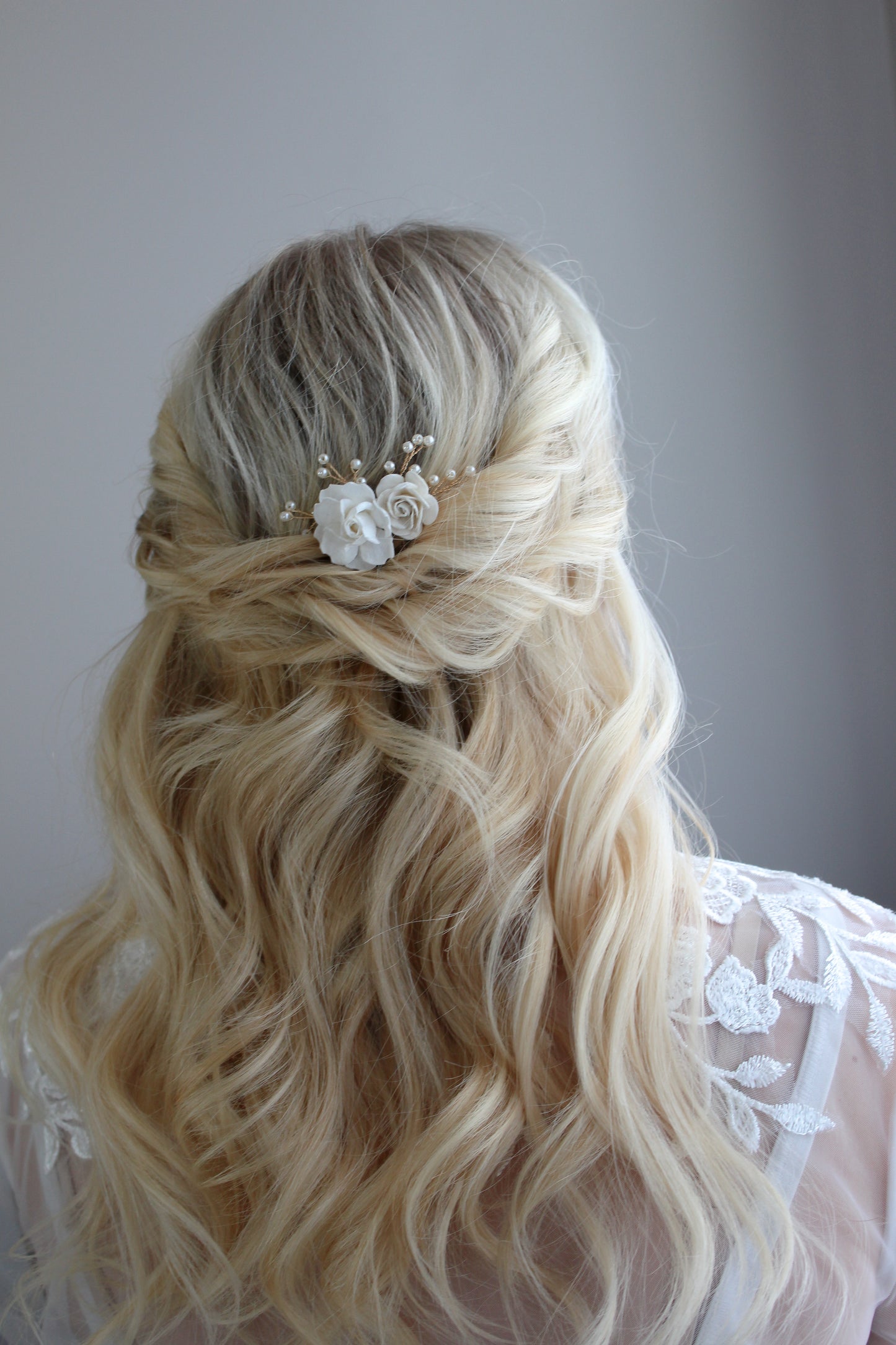 White Flower Comb